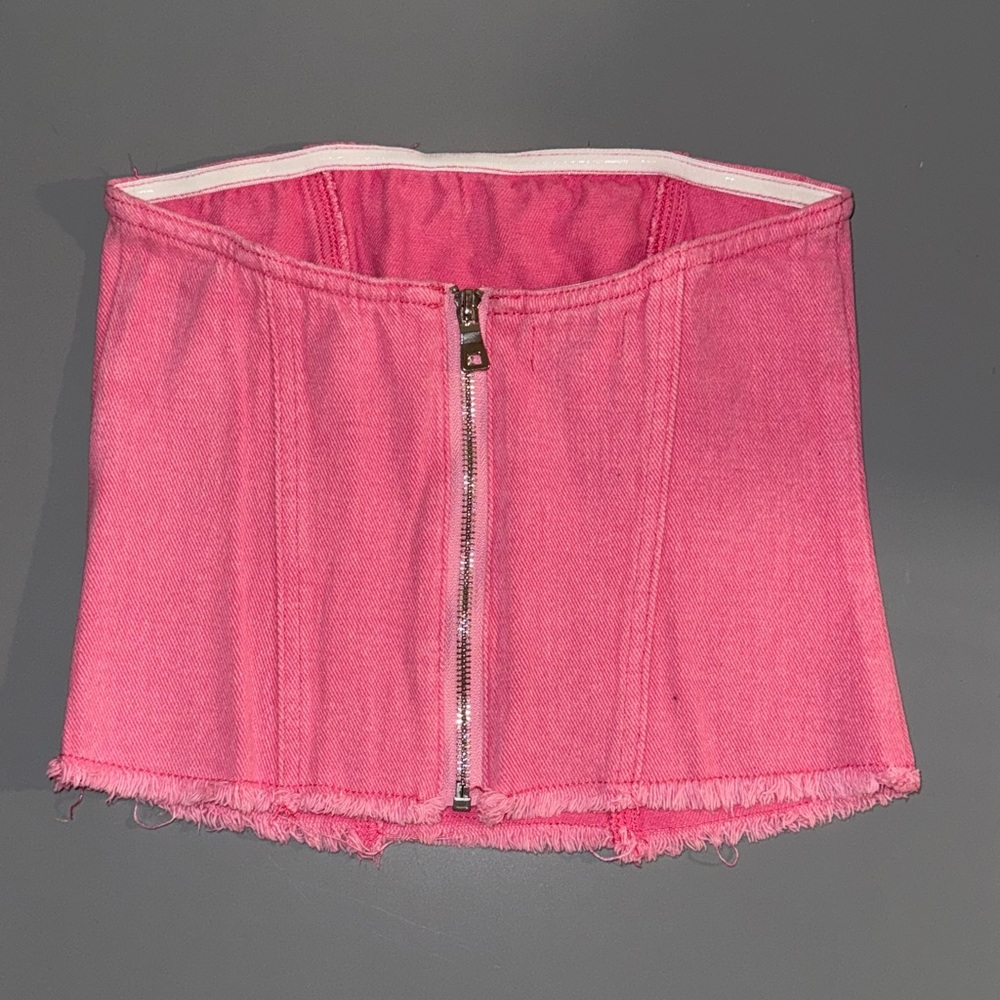 PINK DENIM SET W/ CORSET TOP
DOMONIQUE STRAPLESS DENIM TOP
DOMONIQUE DENIM SHORT - Picture 3 of 8